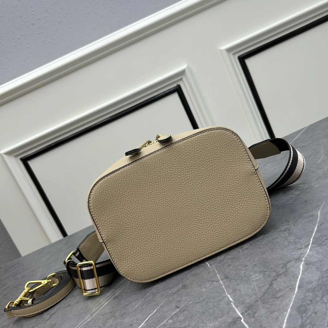 Prada AAA Quality Handbags For Women Vibrant 4148