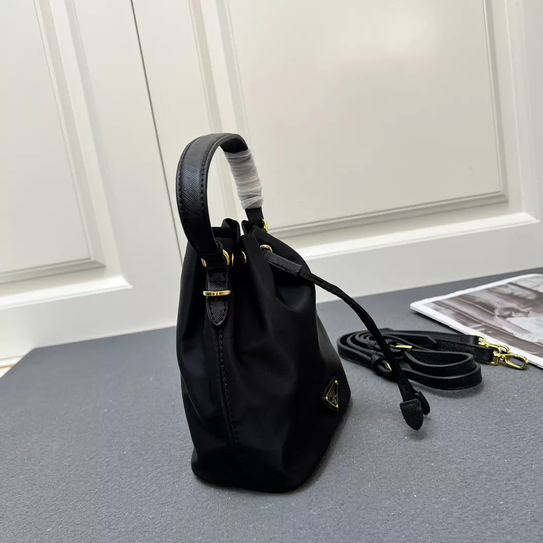 Prada AAA Quality Handbags For Women Vibrant 7258
