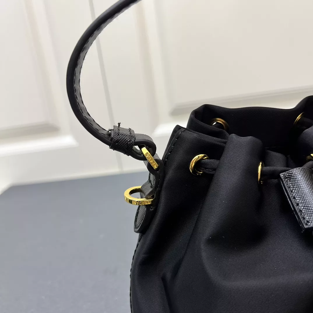 Prada AAA Quality Handbags For Women Vibrant 7258