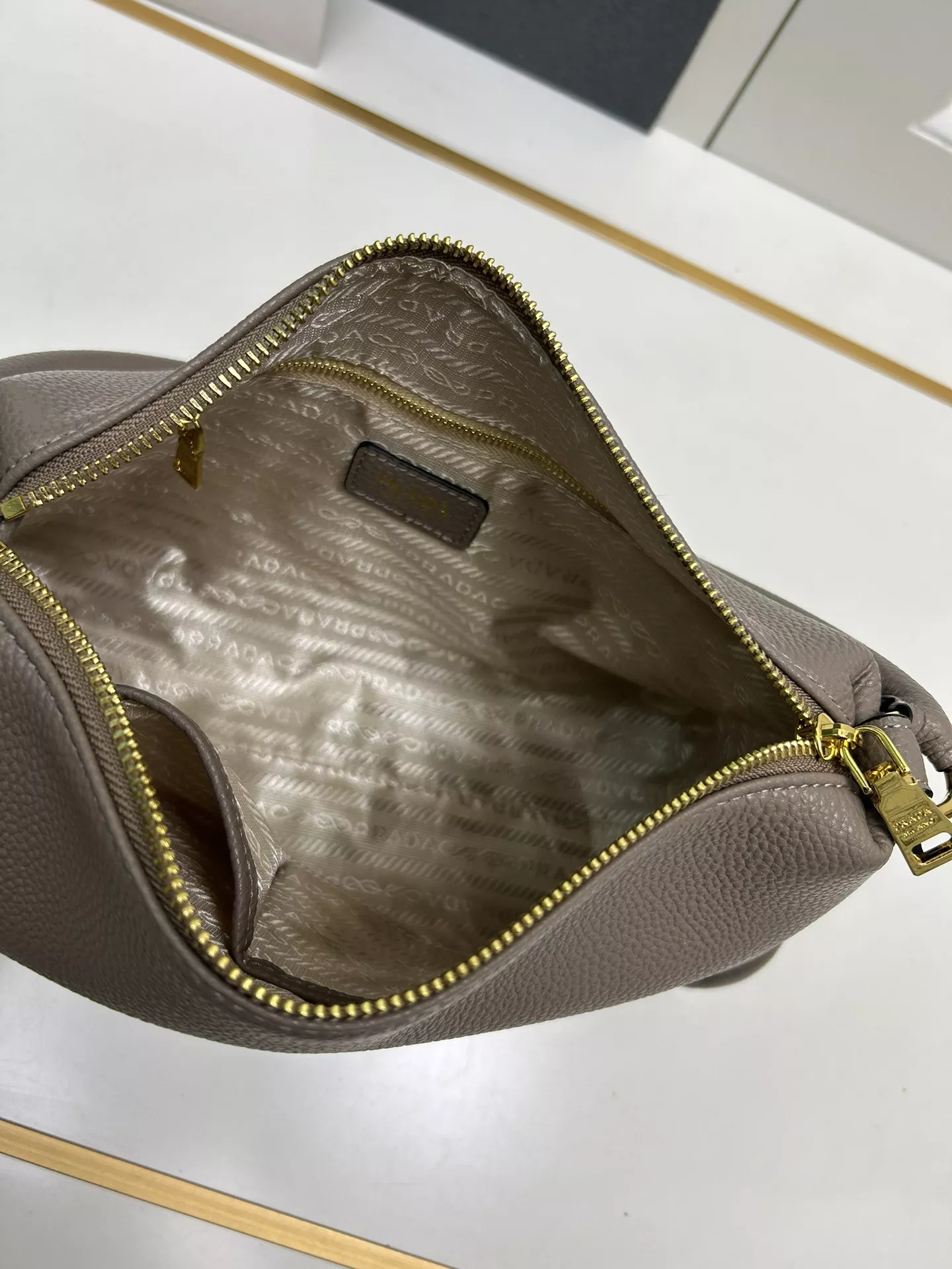 Prada AAA Quality Handbags For Women WellDesigned 2639