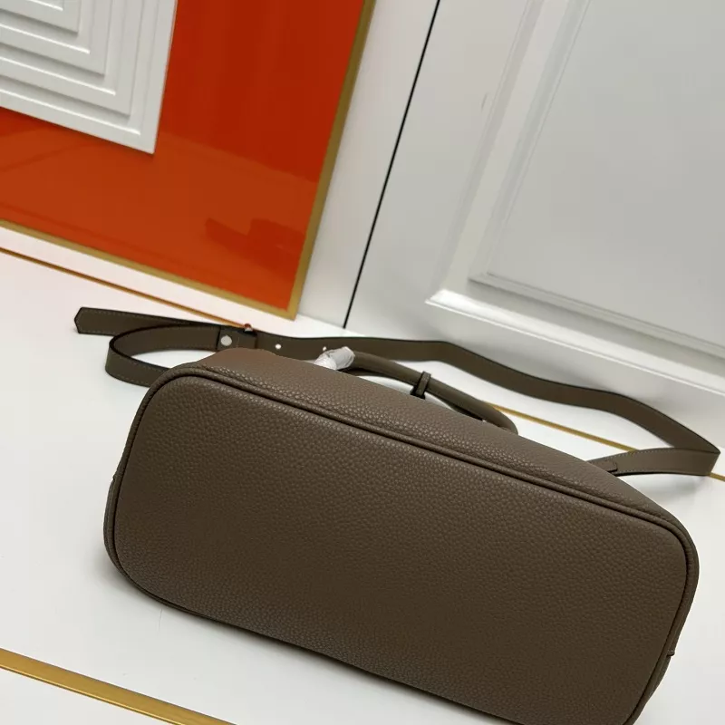 Prada AAA Quality Handbags For Women WellDesigned 8902