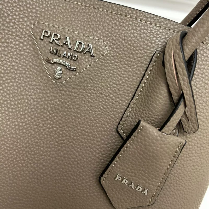 Prada AAA Quality Handbags For Women WellDesigned 8902