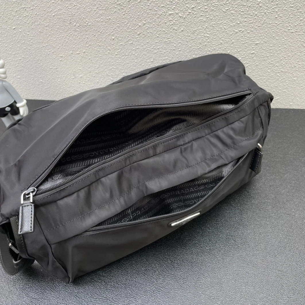 Prada AAA Quality Messenger Bags For Unisex Durable 851