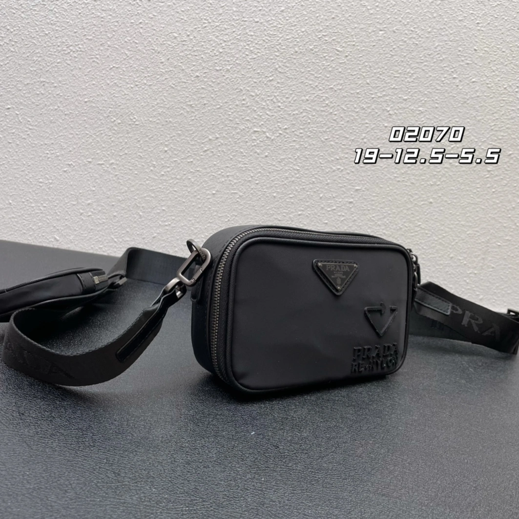 Prada AAA Quality Messenger Bags For Unisex Elegant 8060