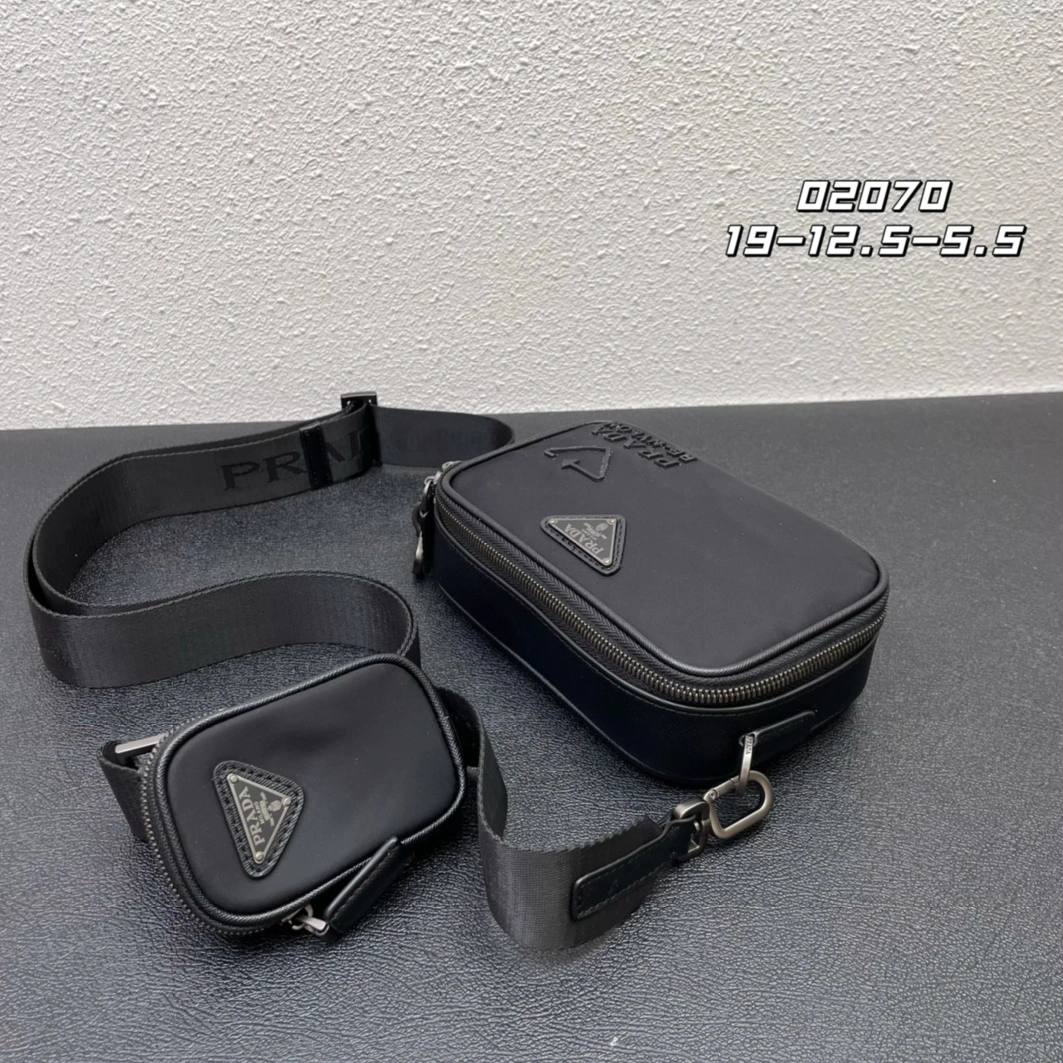 Prada AAA Quality Messenger Bags For Unisex Elegant 8060