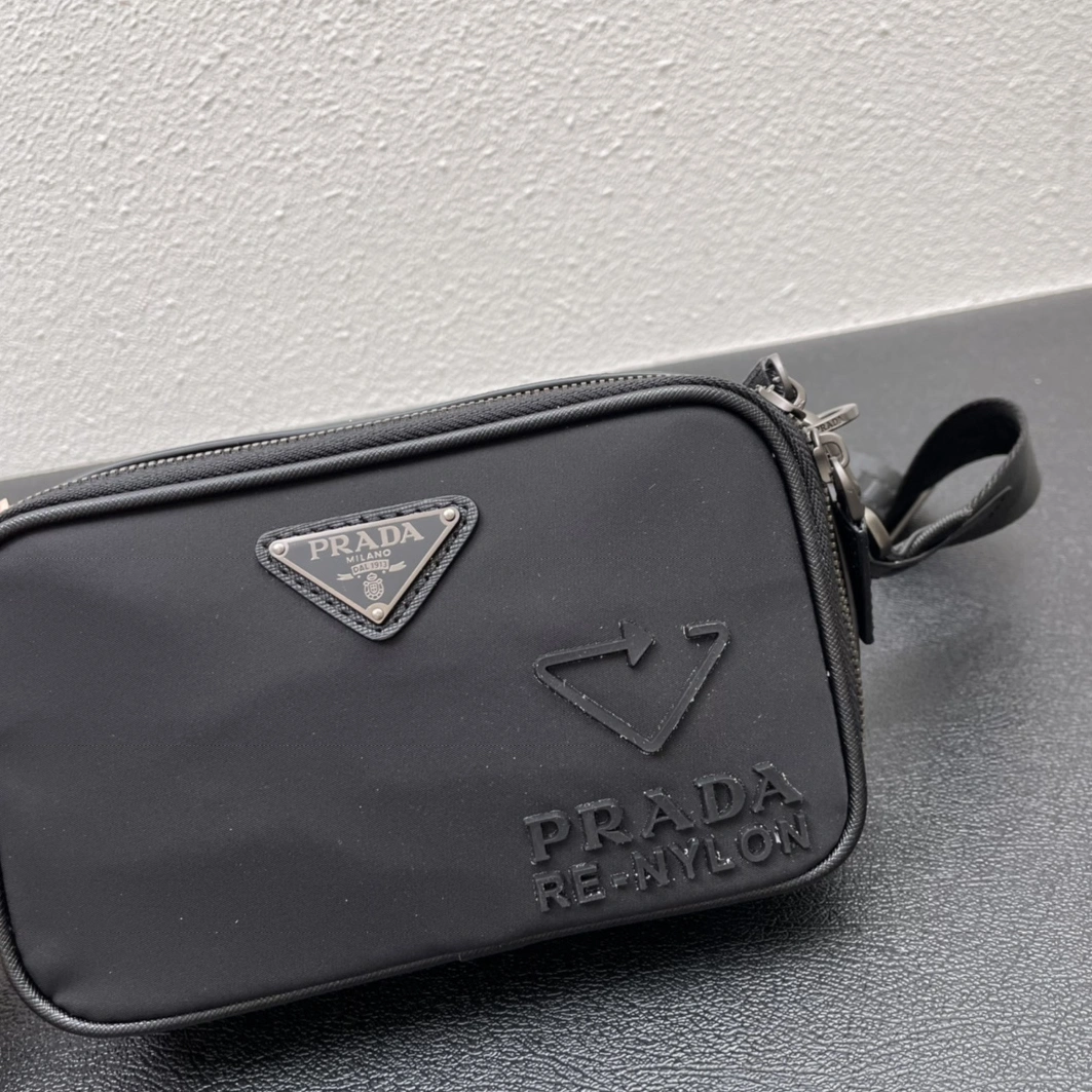 Prada AAA Quality Messenger Bags For Unisex Elegant 8060