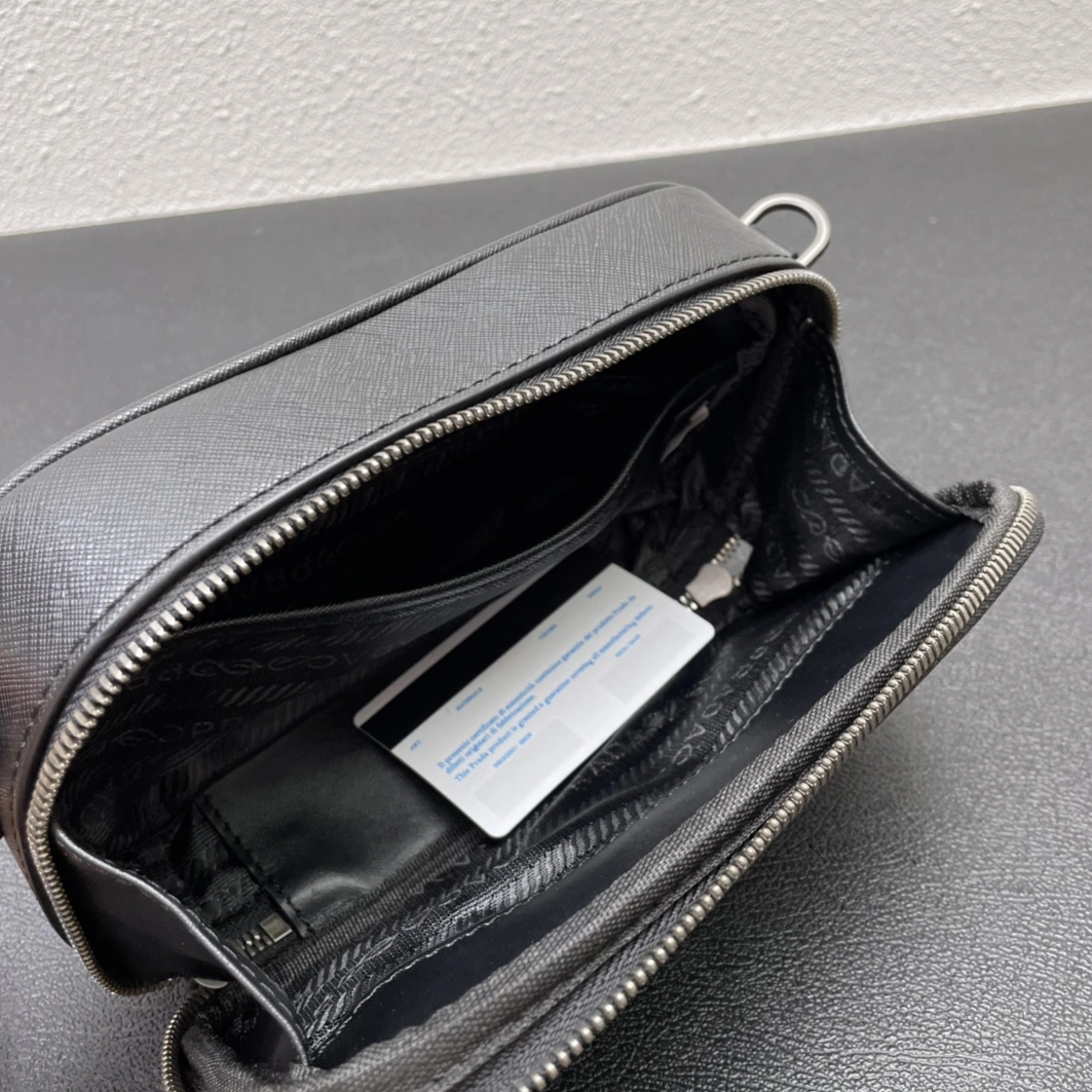 Prada AAA Quality Messenger Bags For Unisex Elegant 8060