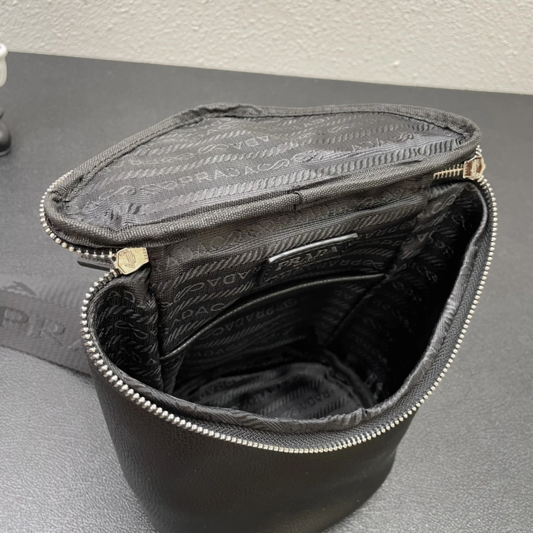 Prada AAA Quality Messenger Bags For Unisex Soft 8228