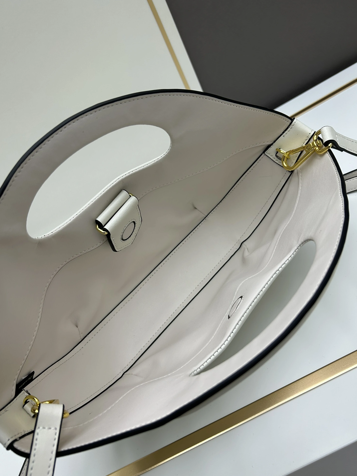 Prada AAA Quality Messenger Bags For Women Affordable 6760