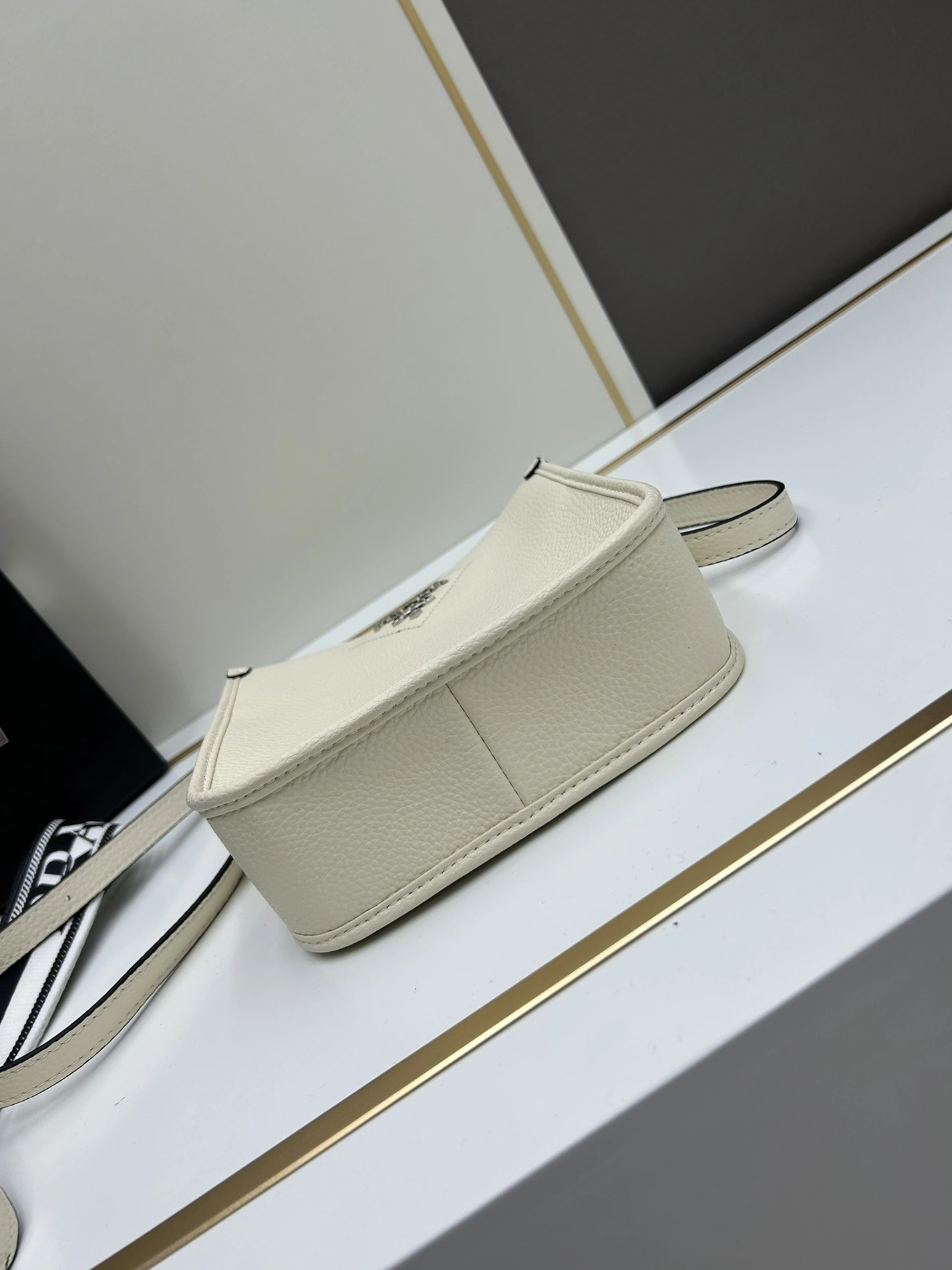 Prada AAA Quality Messenger Bags For Women Affordable 7188