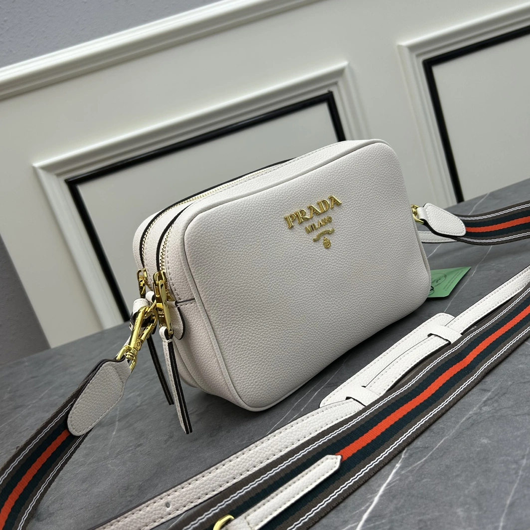 Prada AAA Quality Messenger Bags For Women AllSeason 7606