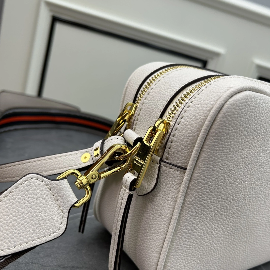 Prada AAA Quality Messenger Bags For Women AllSeason 7606