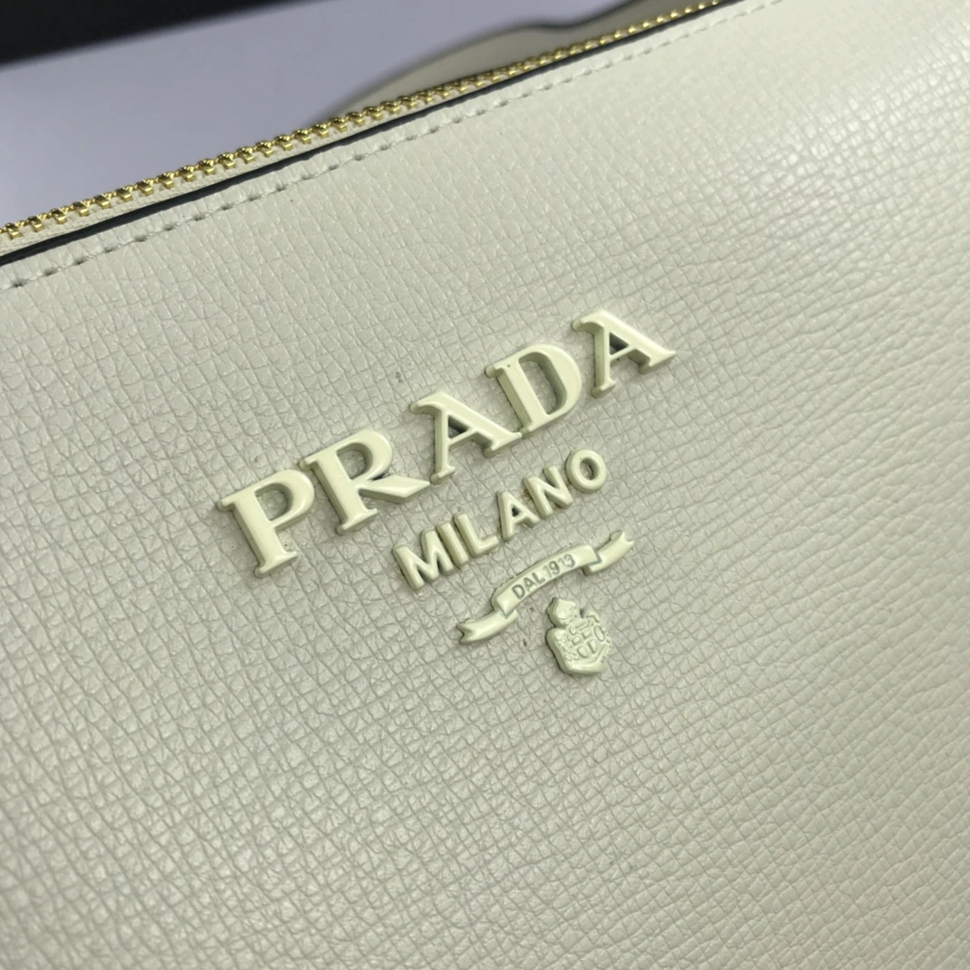 Prada AAA Quality Messenger Bags For Women Bold 9686