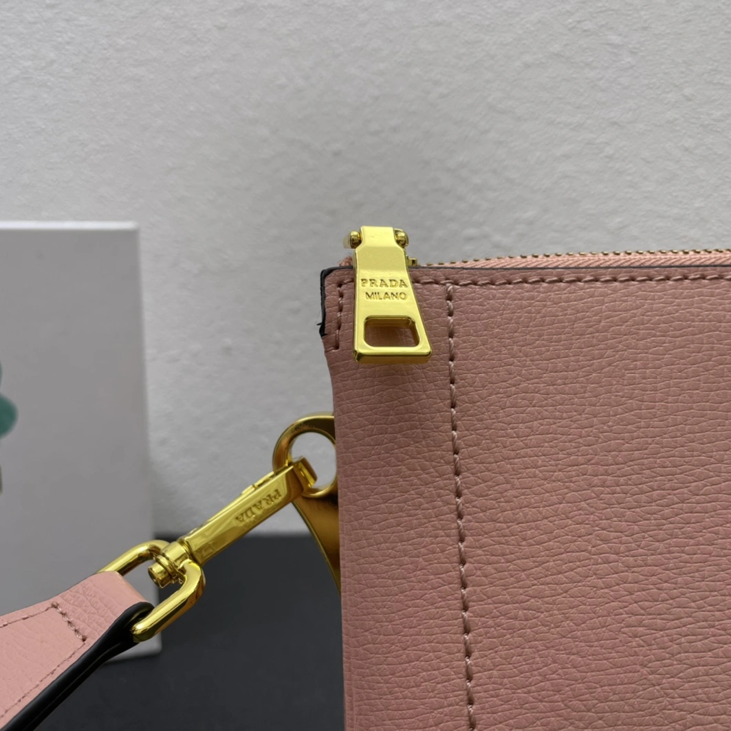 Prada AAA Quality Messenger Bags For Women Breathable 3165