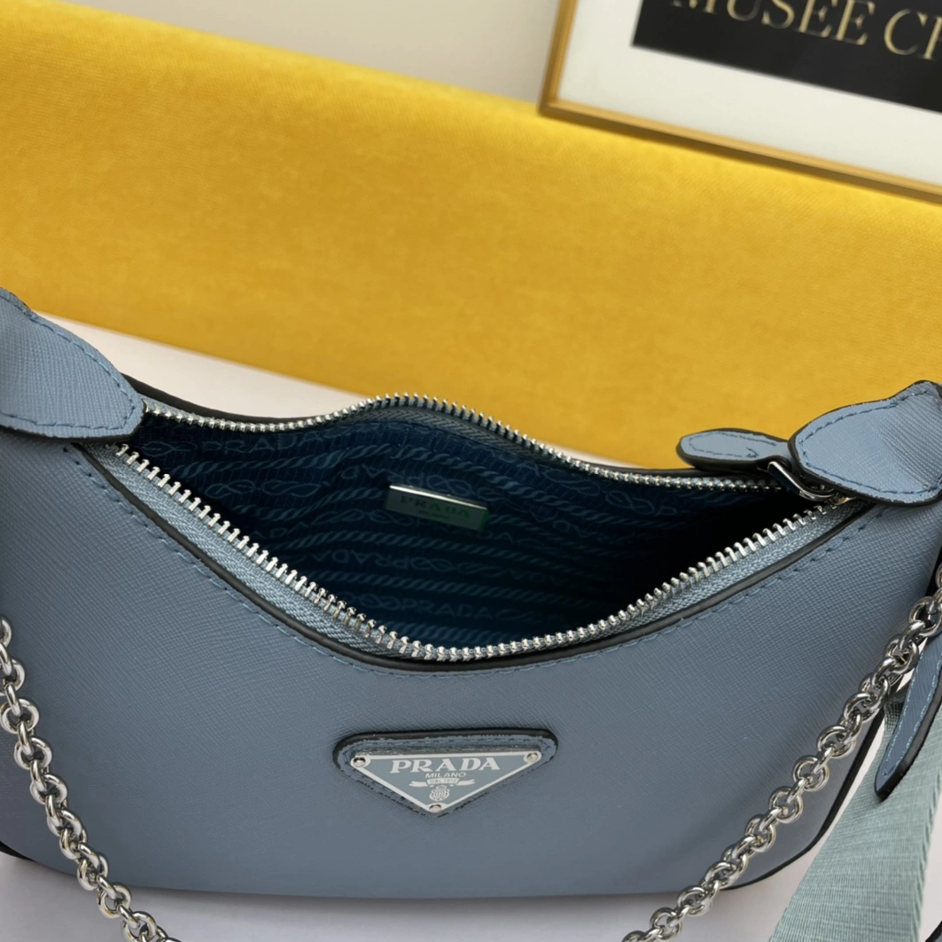 Prada AAA Quality Messenger Bags For Women Breathable 9431