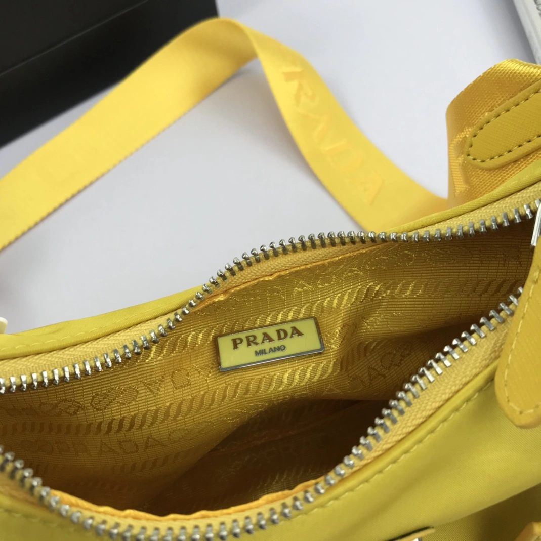 Prada AAA Quality Messenger Bags For Women Classic 1027