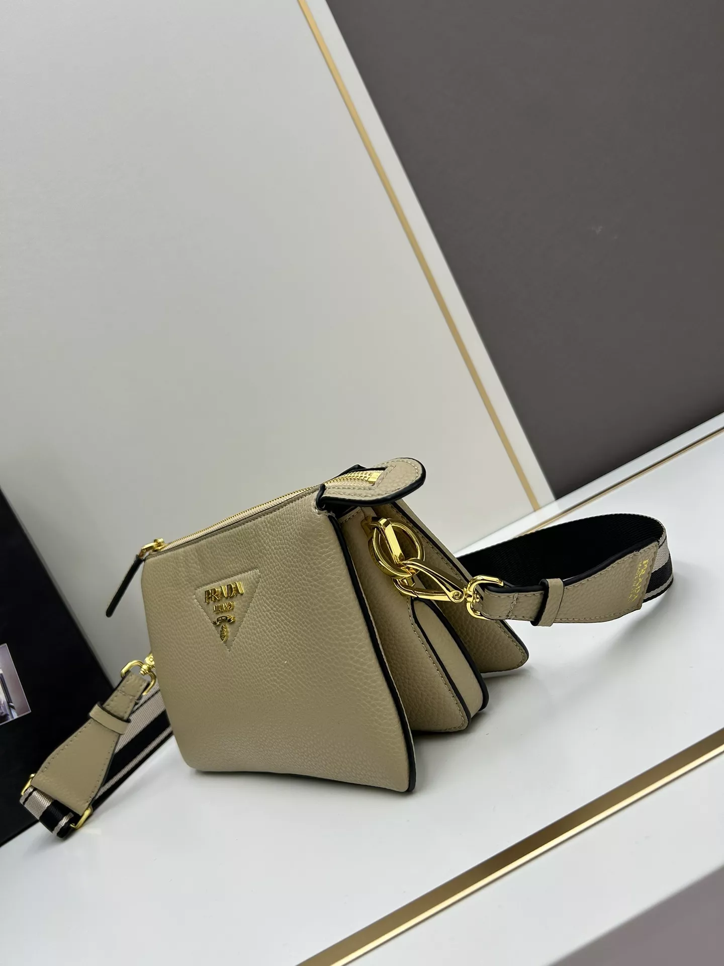 Prada AAA Quality Messenger Bags For Women Comfortable 1113