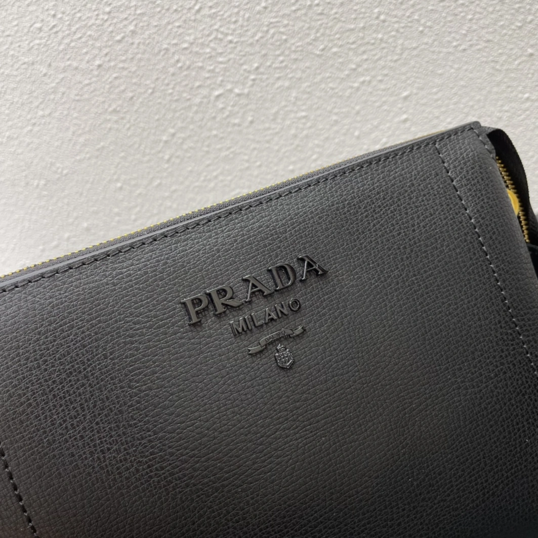 Prada AAA Quality Messenger Bags For Women Compact 7678