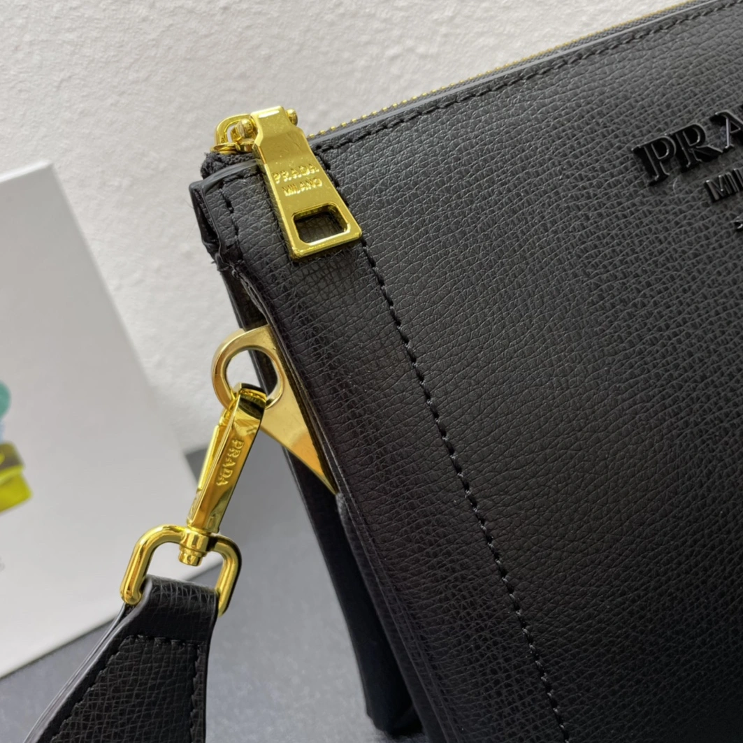Prada AAA Quality Messenger Bags For Women Compact 7678