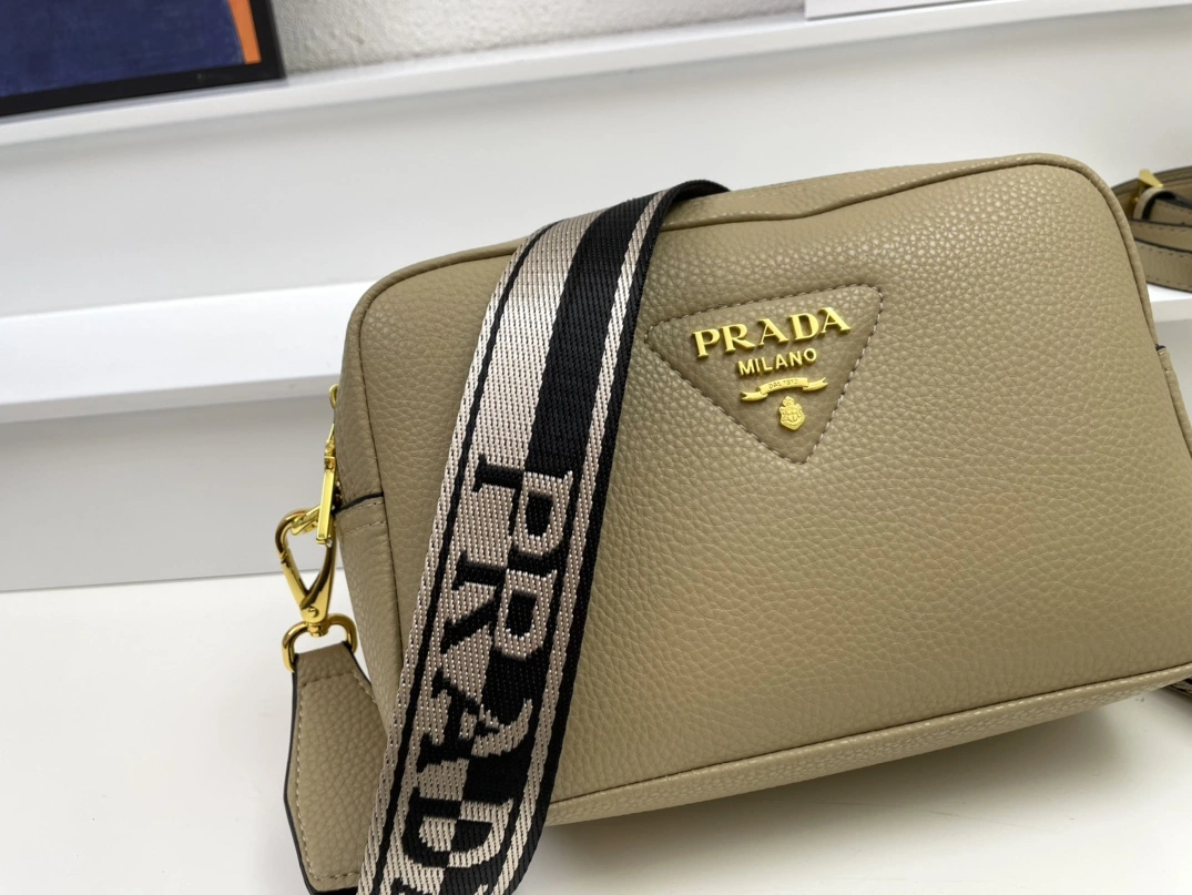 Prada AAA Quality Messenger Bags For Women Cozy 3719