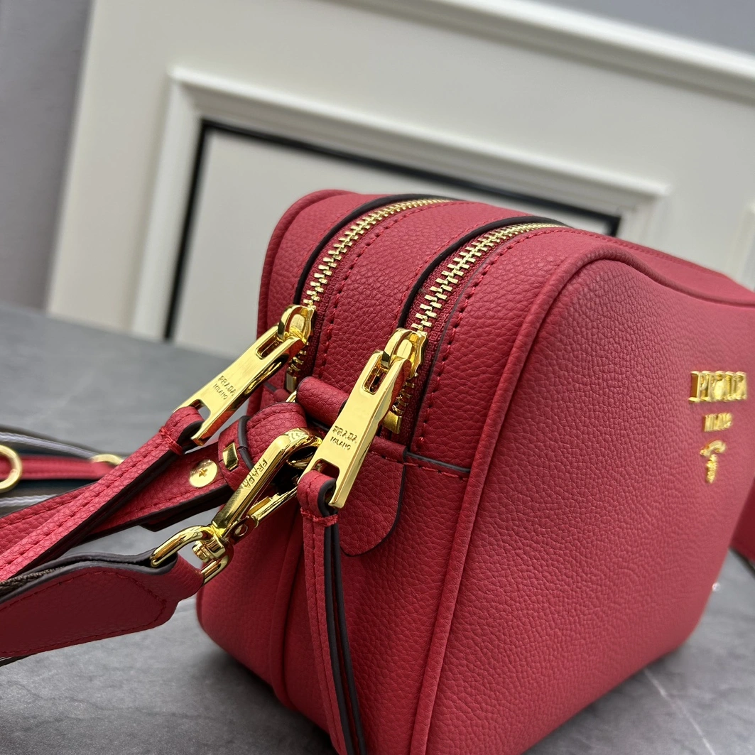 Prada AAA Quality Messenger Bags For Women Cozy 4393