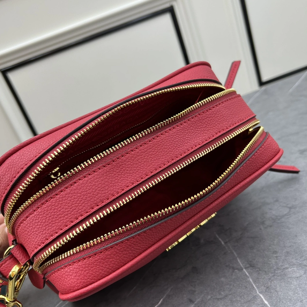 Prada AAA Quality Messenger Bags For Women Cozy 4393