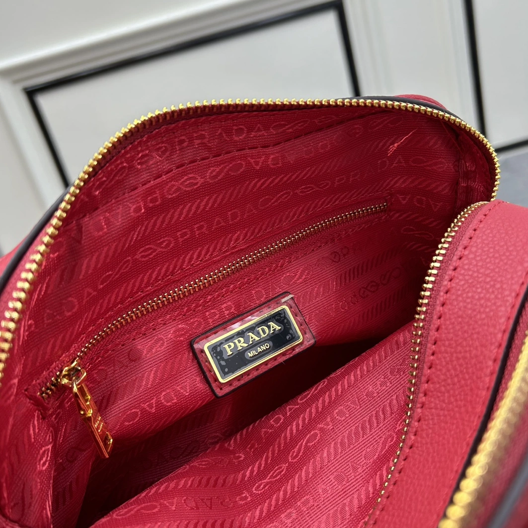 Prada AAA Quality Messenger Bags For Women Cozy 4393