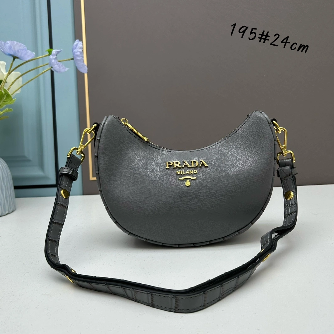 Prada AAA Quality Messenger Bags For Women DailyWear 1115