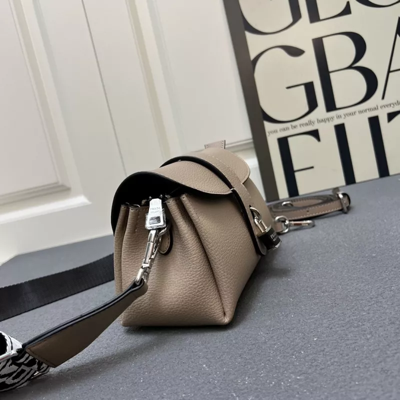 Prada AAA Quality Messenger Bags For Women DailyWear 5376
