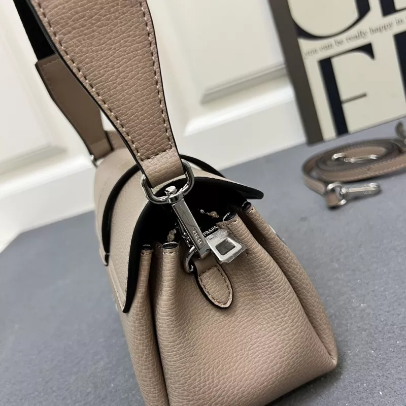 Prada AAA Quality Messenger Bags For Women DailyWear 5376