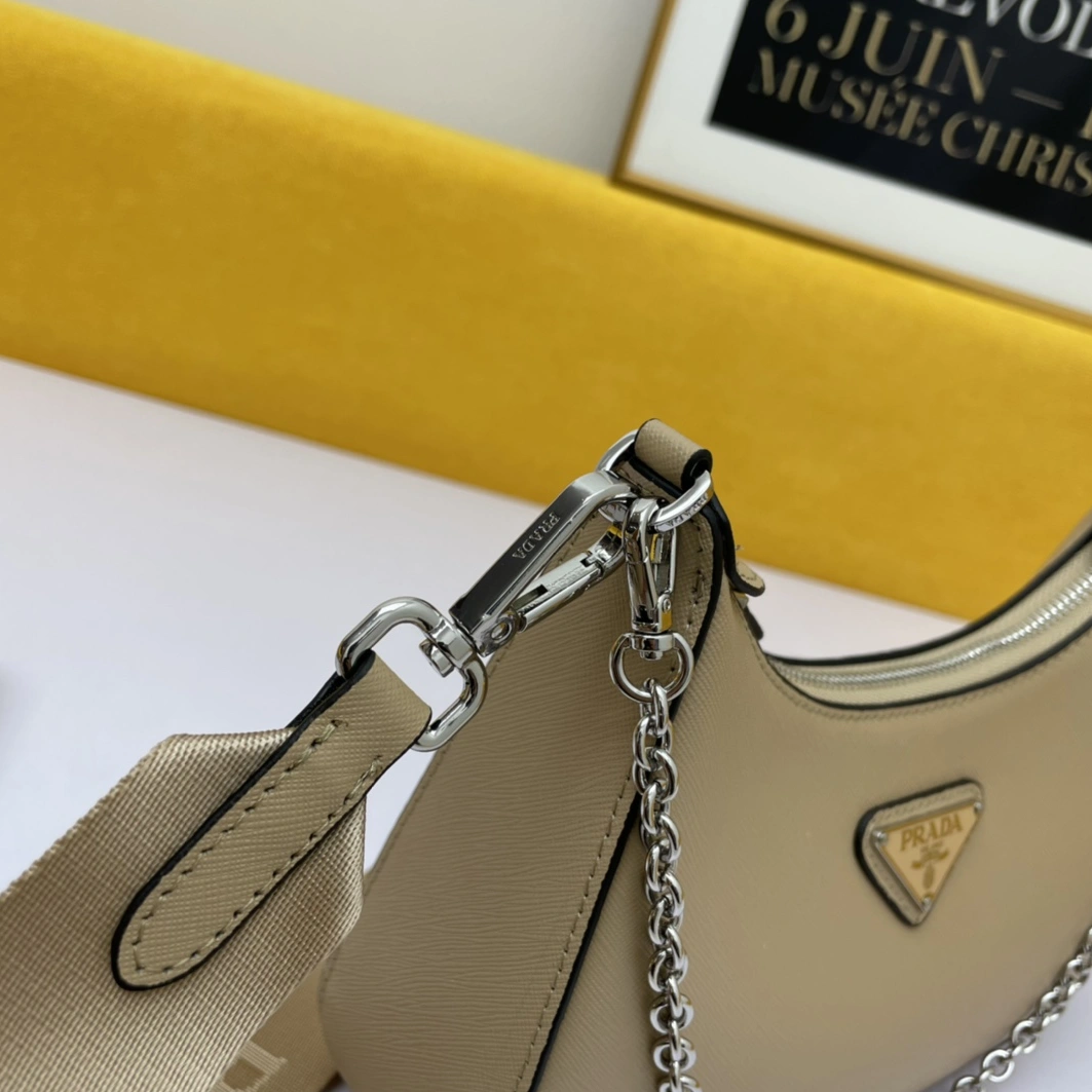 Prada AAA Quality Messenger Bags For Women DailyWear 9515