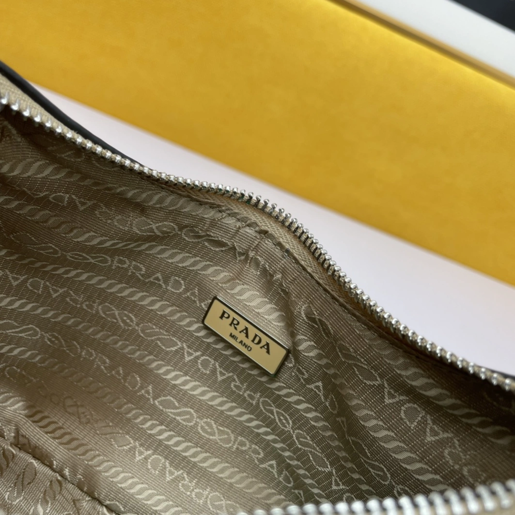 Prada AAA Quality Messenger Bags For Women DailyWear 9515