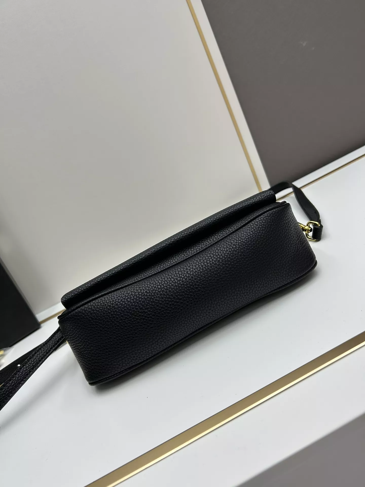 Prada AAA Quality Messenger Bags For Women EasyMatch 1811