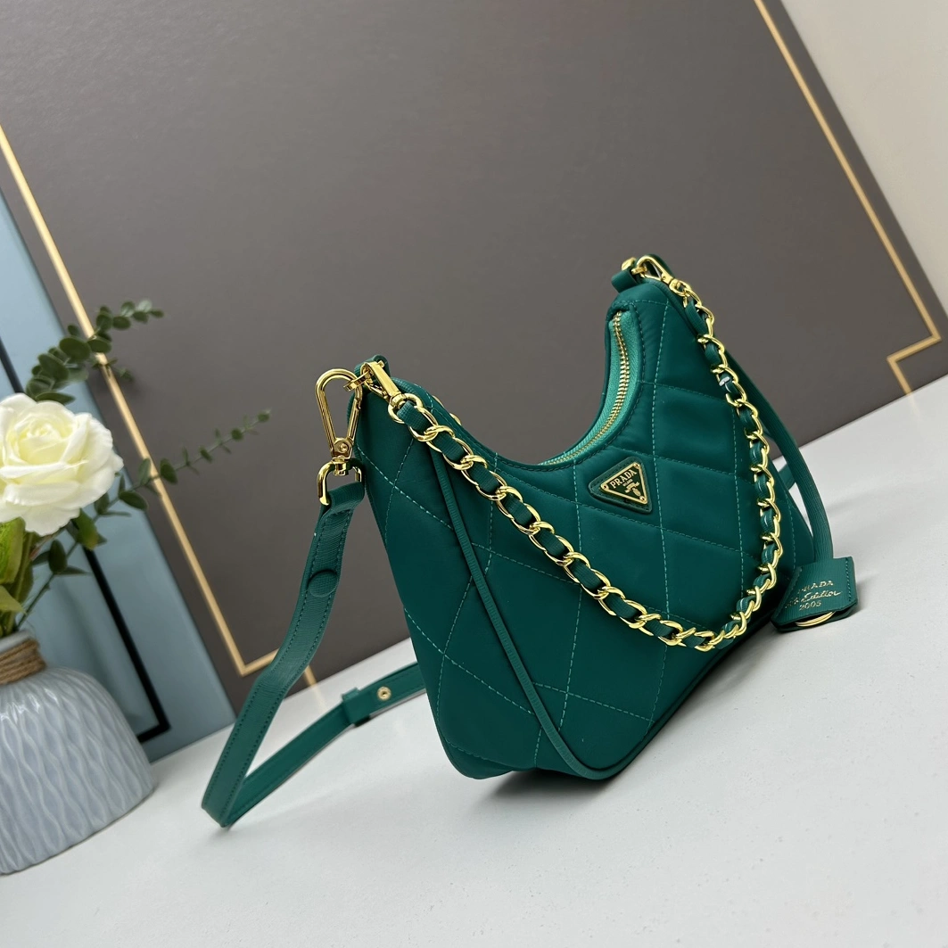 Prada AAA Quality Messenger Bags For Women Efficient 6685