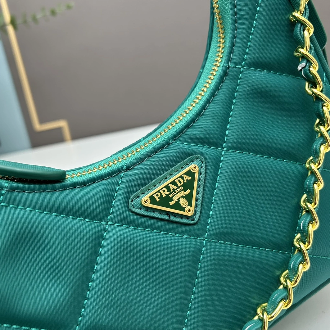 Prada AAA Quality Messenger Bags For Women Efficient 6685