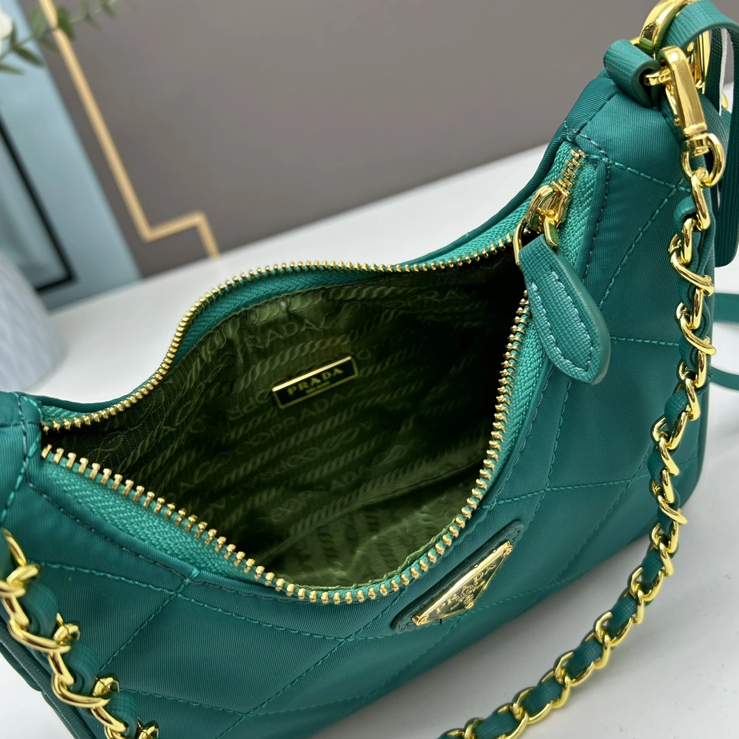 Prada AAA Quality Messenger Bags For Women Efficient 6685