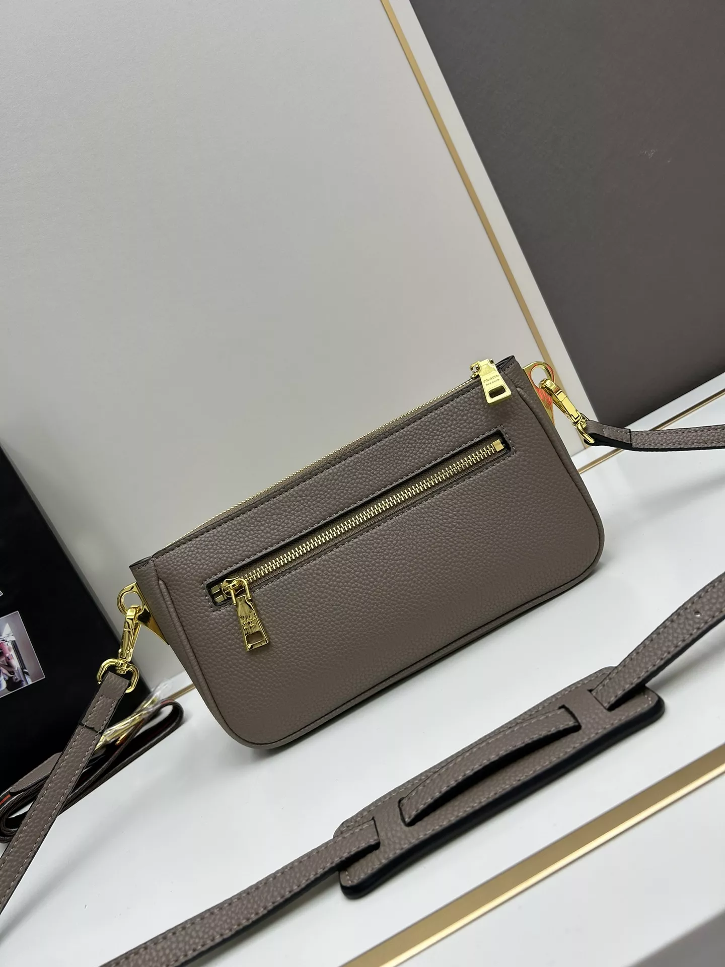 Prada AAA Quality Messenger Bags For Women Fashionable 3221
