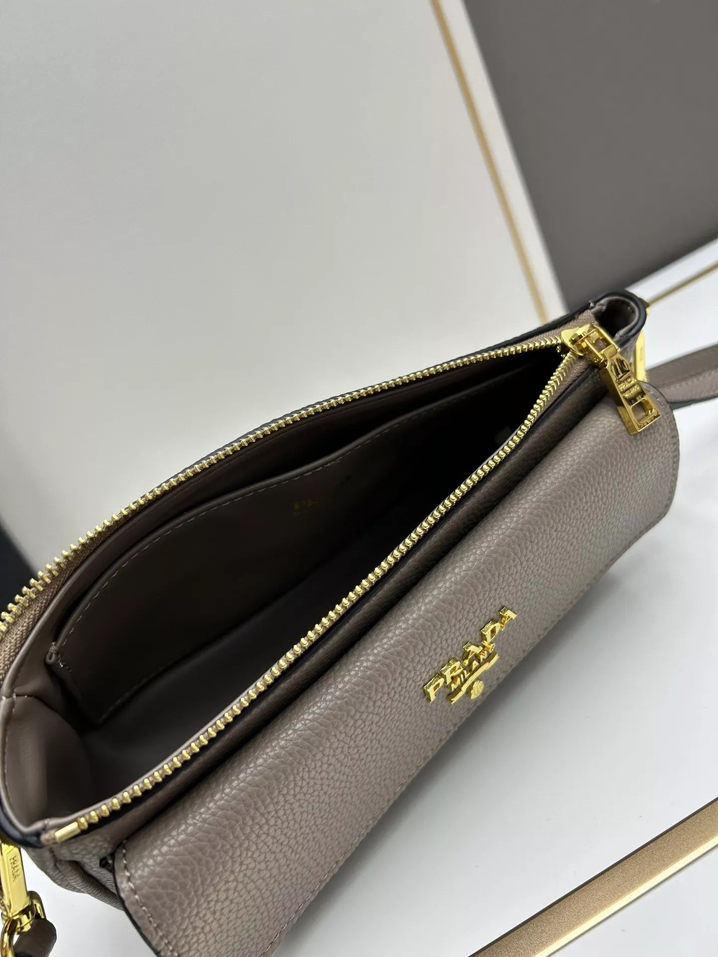 Prada AAA Quality Messenger Bags For Women Fashionable 3221