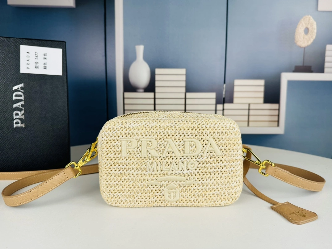 Prada AAA Quality Messenger Bags For Women Fashionable 4942