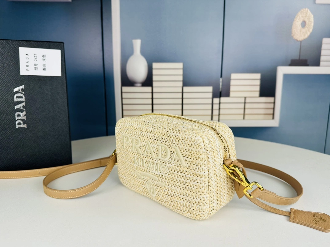 Prada AAA Quality Messenger Bags For Women Fashionable 4942