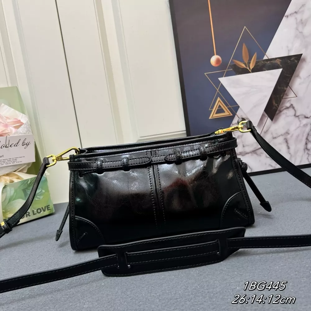 Prada AAA Quality Messenger Bags For Women Fashionable 8559