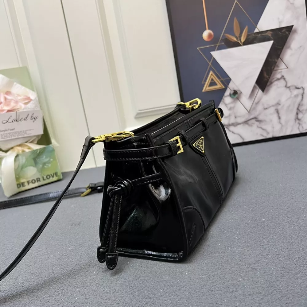 Prada AAA Quality Messenger Bags For Women Fashionable 8559