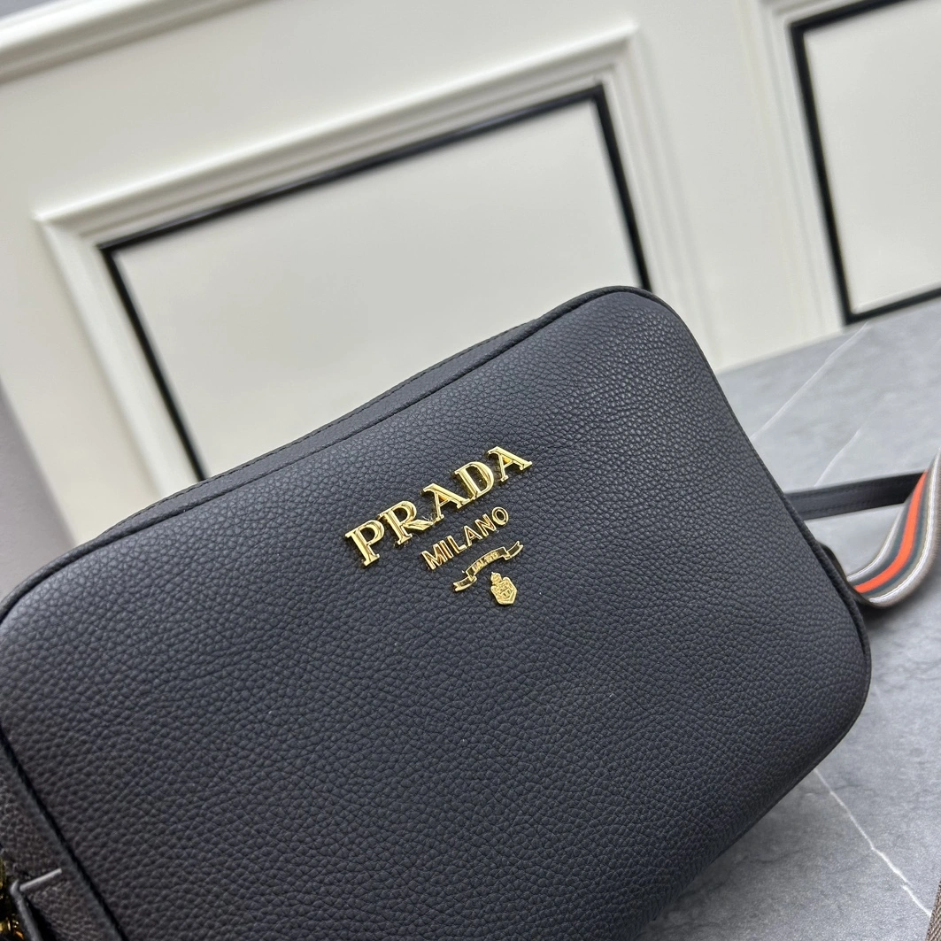 Prada AAA Quality Messenger Bags For Women Flexible 4631
