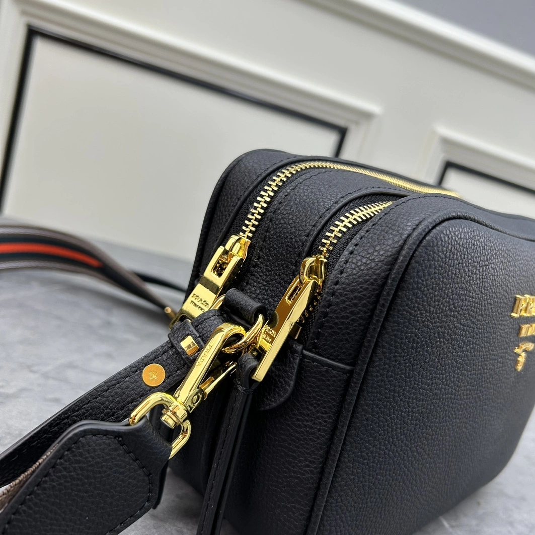 Prada AAA Quality Messenger Bags For Women Flexible 4631