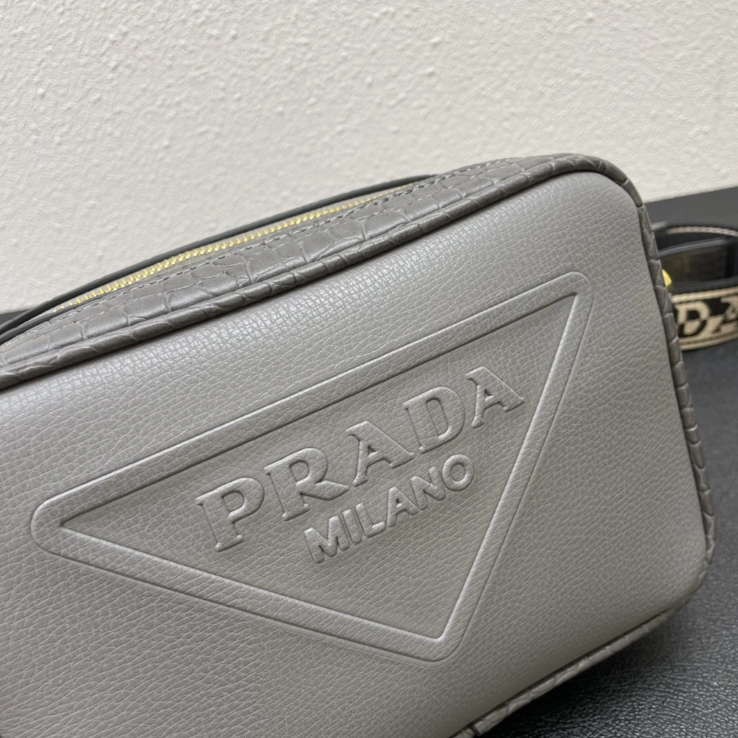 Prada AAA Quality Messenger Bags For Women GoodFit 6297