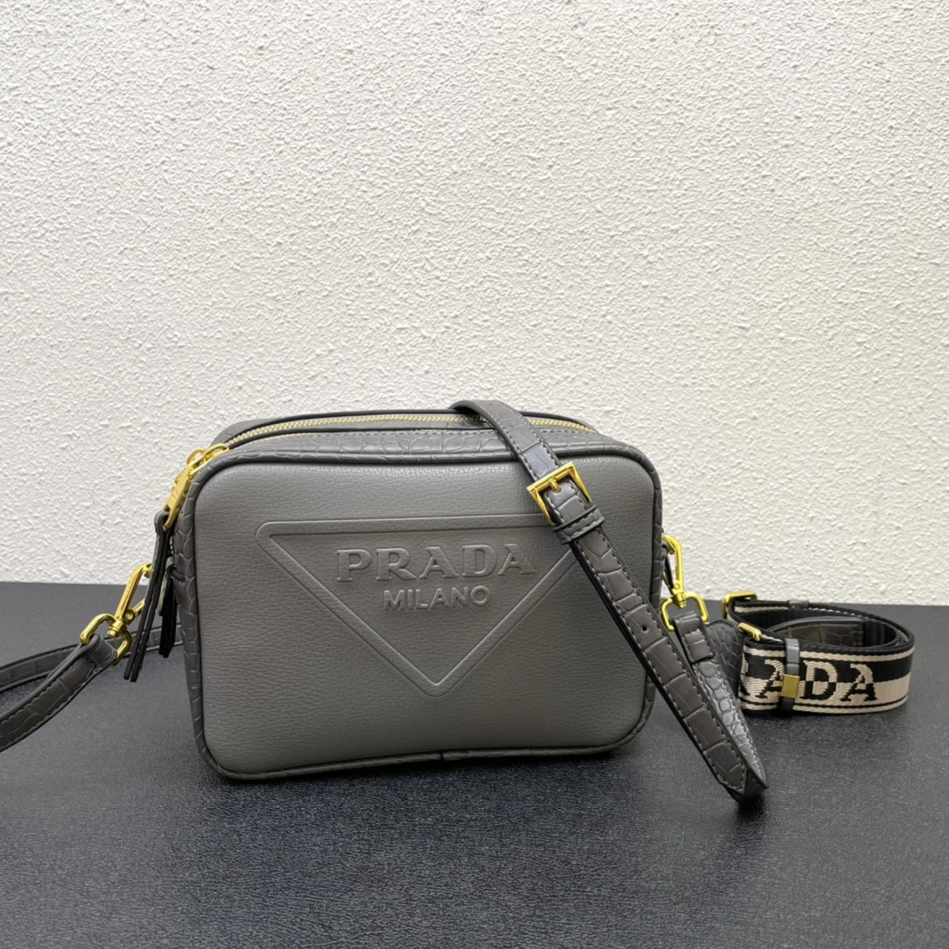 Prada AAA Quality Messenger Bags For Women GoodFit 6297