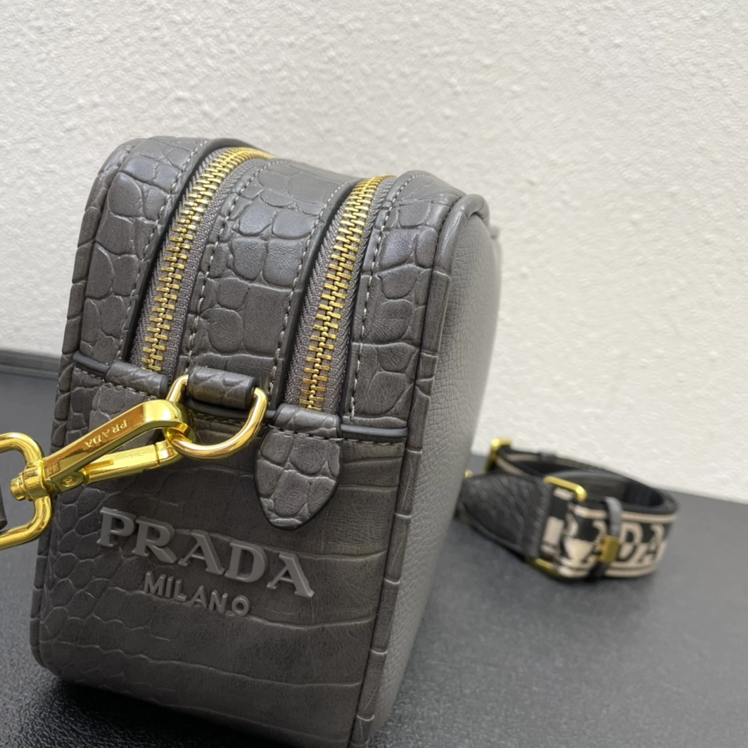 Prada AAA Quality Messenger Bags For Women GoodFit 6297