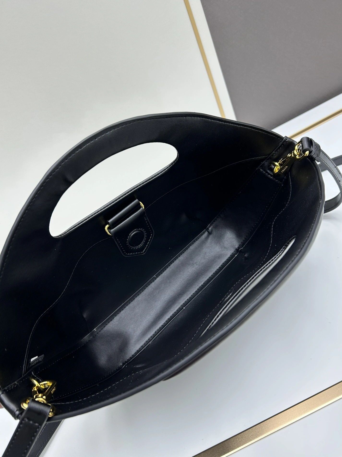 Prada AAA Quality Messenger Bags For Women GoodFit 8574