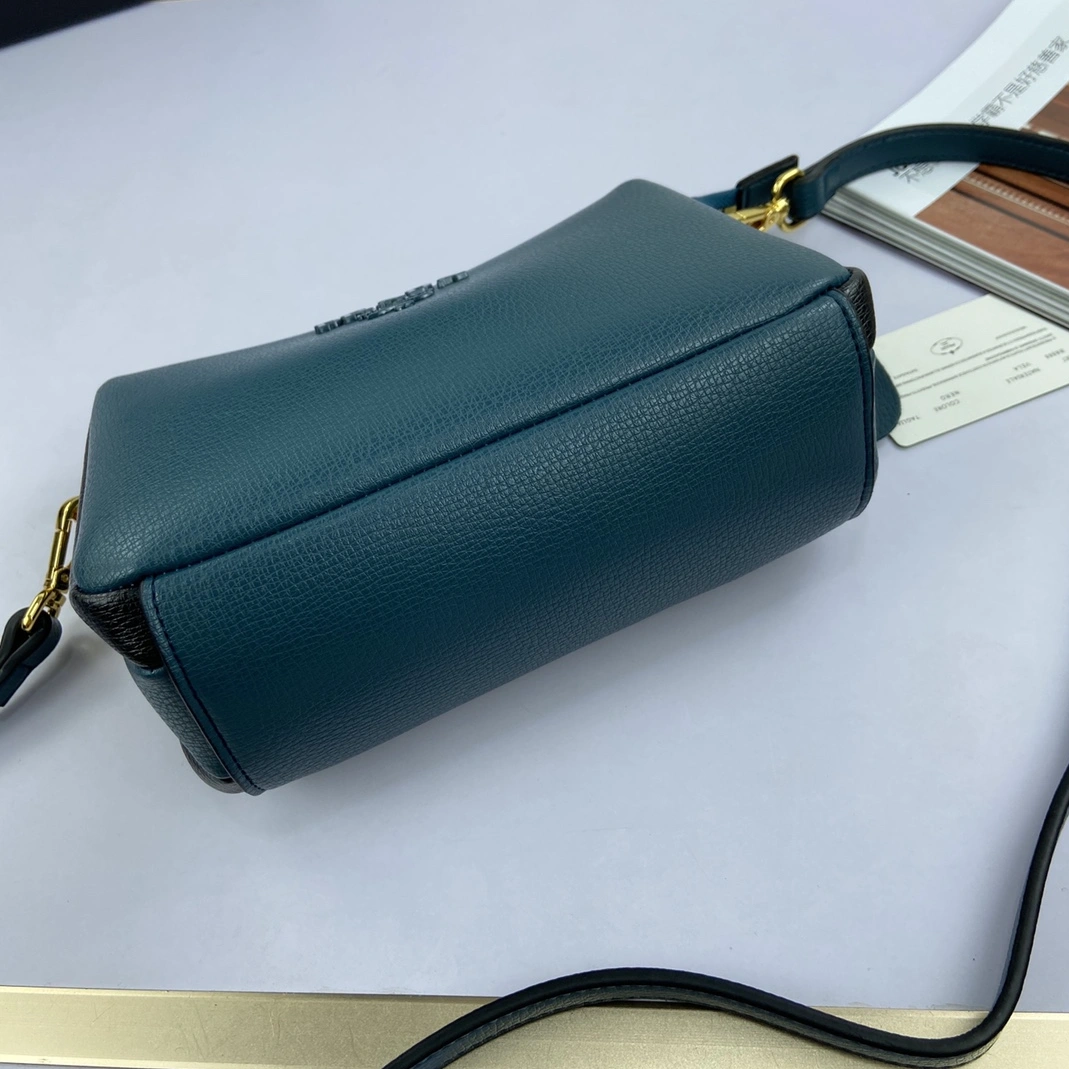 Prada AAA Quality Messenger Bags For Women Lightweight 416