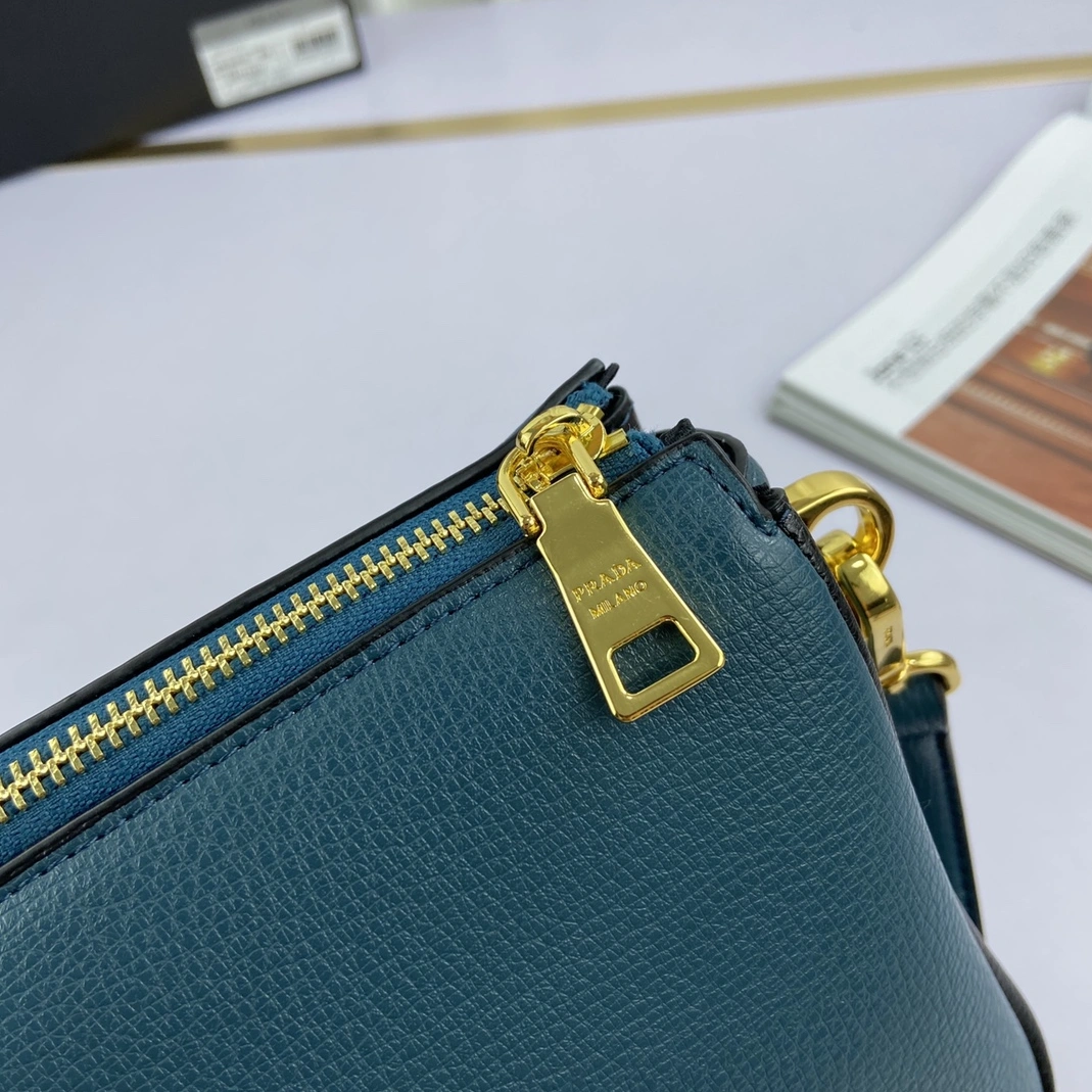 Prada AAA Quality Messenger Bags For Women Lightweight 416